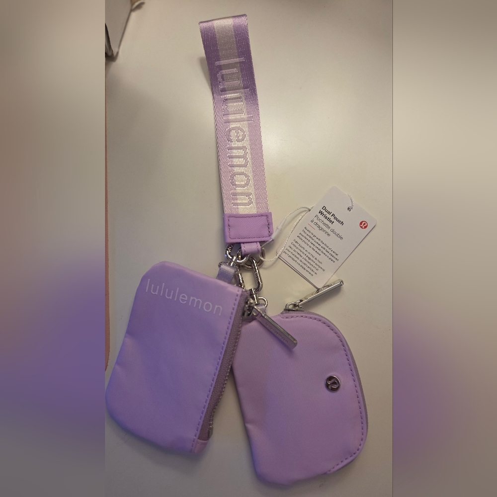 Dual Pouch Wrislet With Never Lost Keychain - Picture 2 of 4